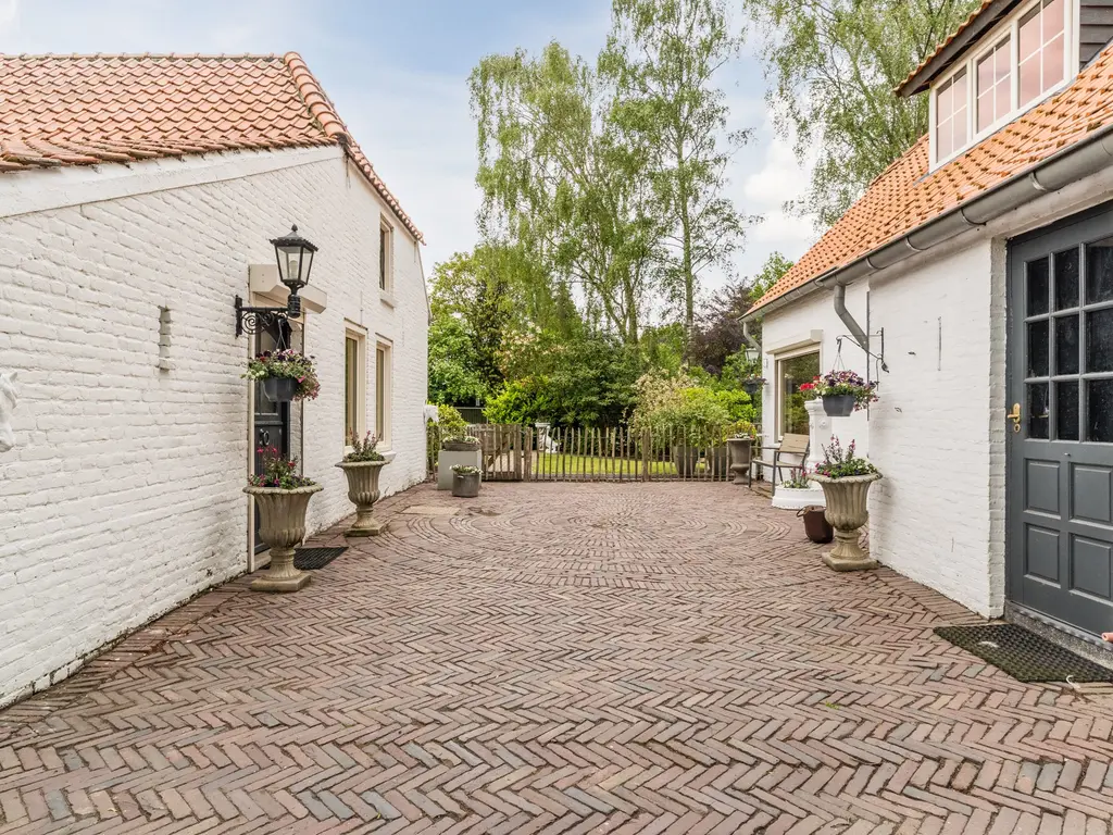 Heukelomseweg 11, Heukelom