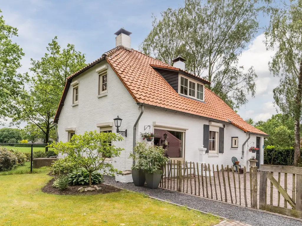 Heukelomseweg 11, Heukelom