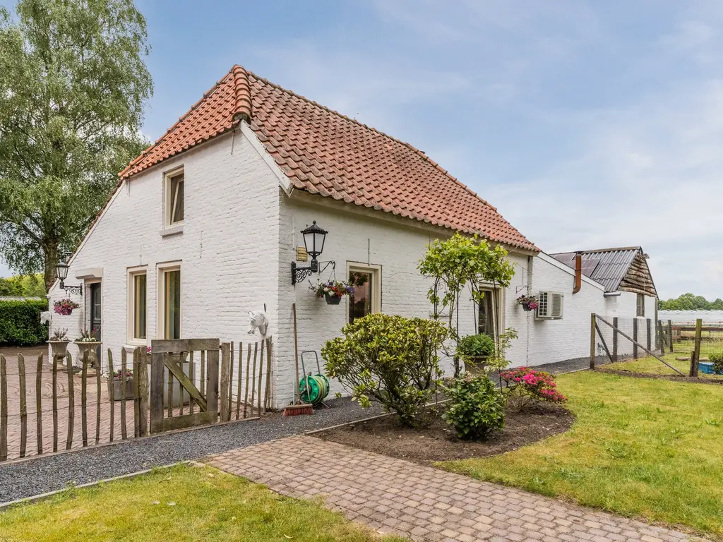 Heukelomseweg 11, Heukelom