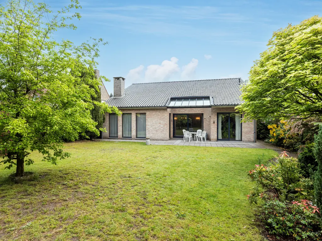 Pastoor Coolsstraat 6  , Ravels