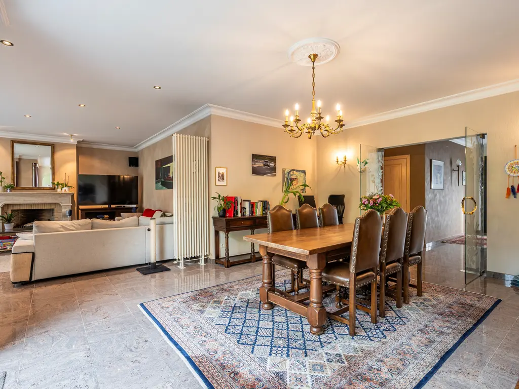 Pastoor Coolsstraat 6  , Ravels