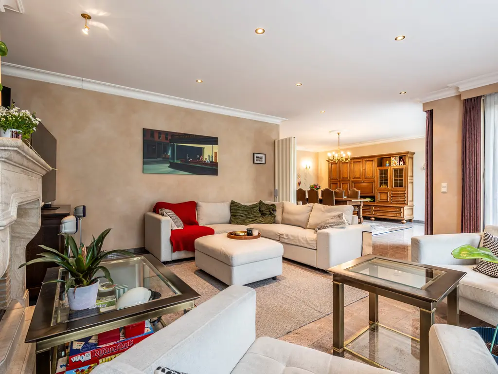 Pastoor Coolsstraat 6  , Ravels