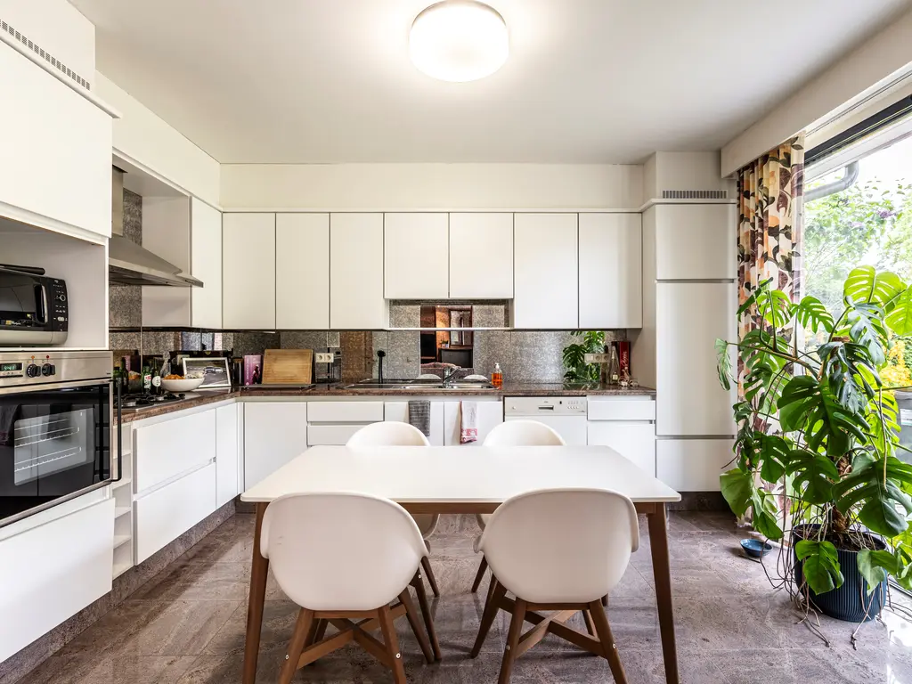 Pastoor Coolsstraat 6  , Ravels