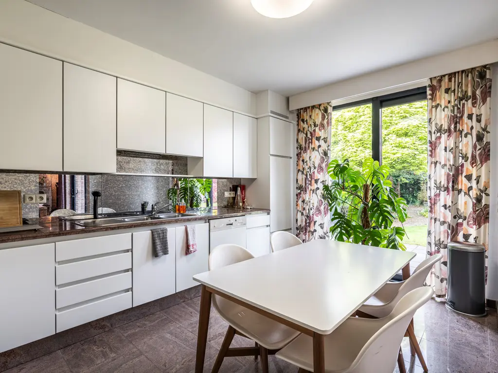 Pastoor Coolsstraat 6  , Ravels