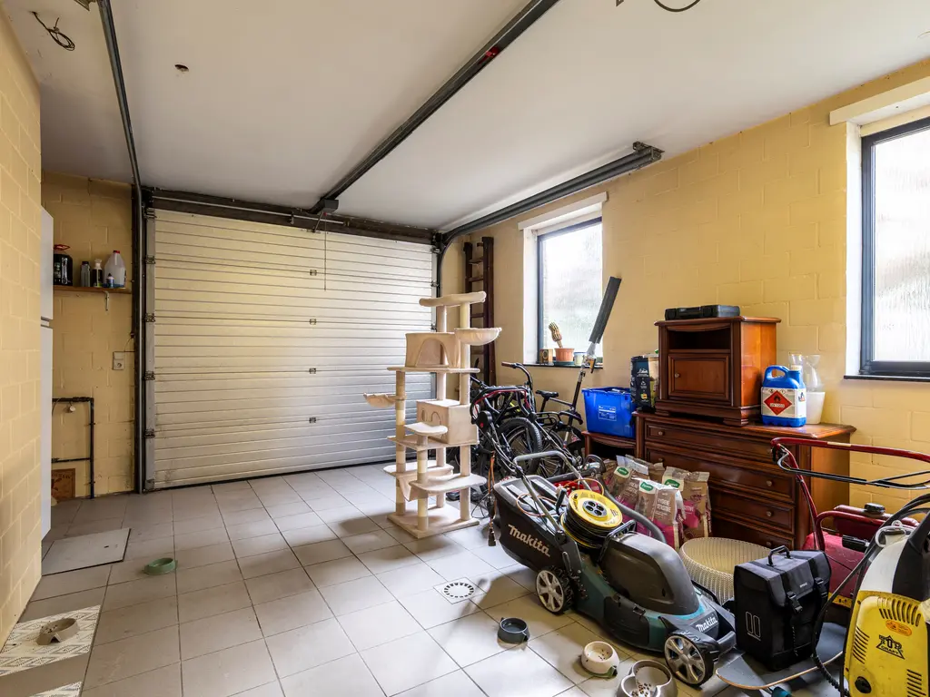 Pastoor Coolsstraat 6  , Ravels