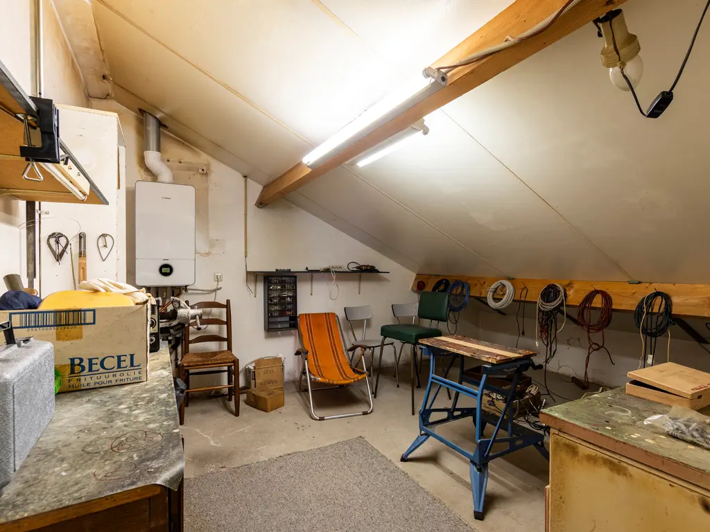 Pastoor Coolsstraat 6  , Ravels