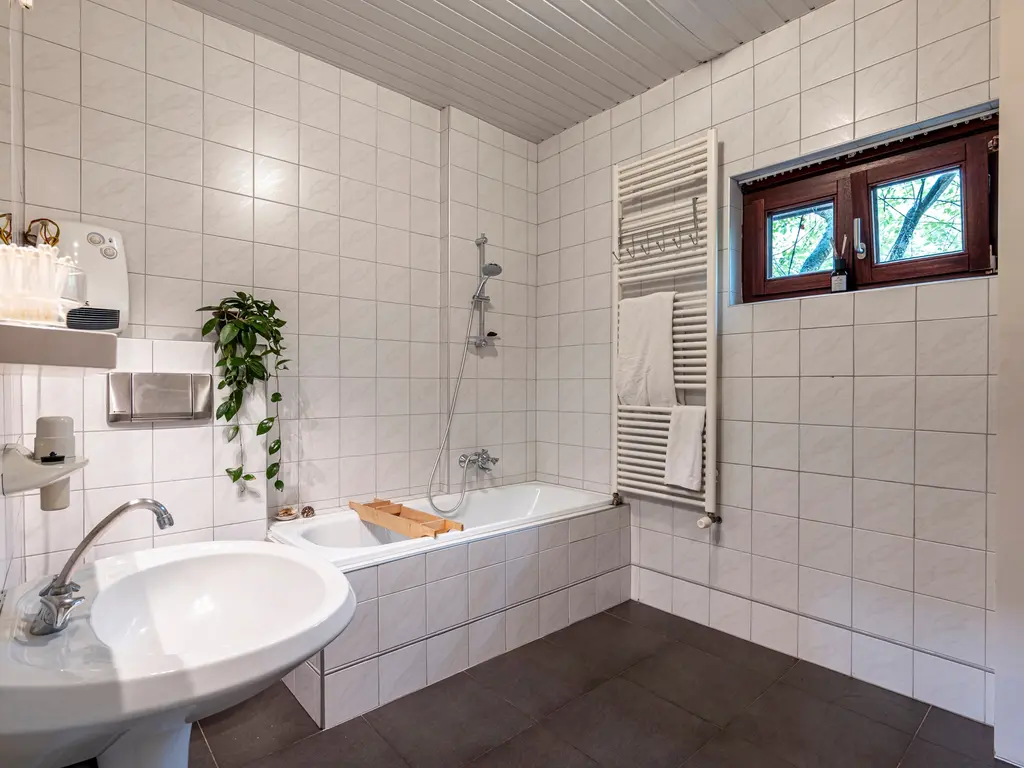 Nieuwe Stationsstraat 61  , Ravels