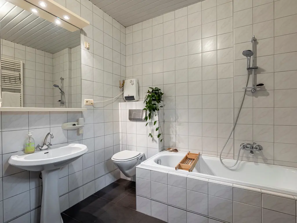 Nieuwe Stationsstraat 61  , Ravels