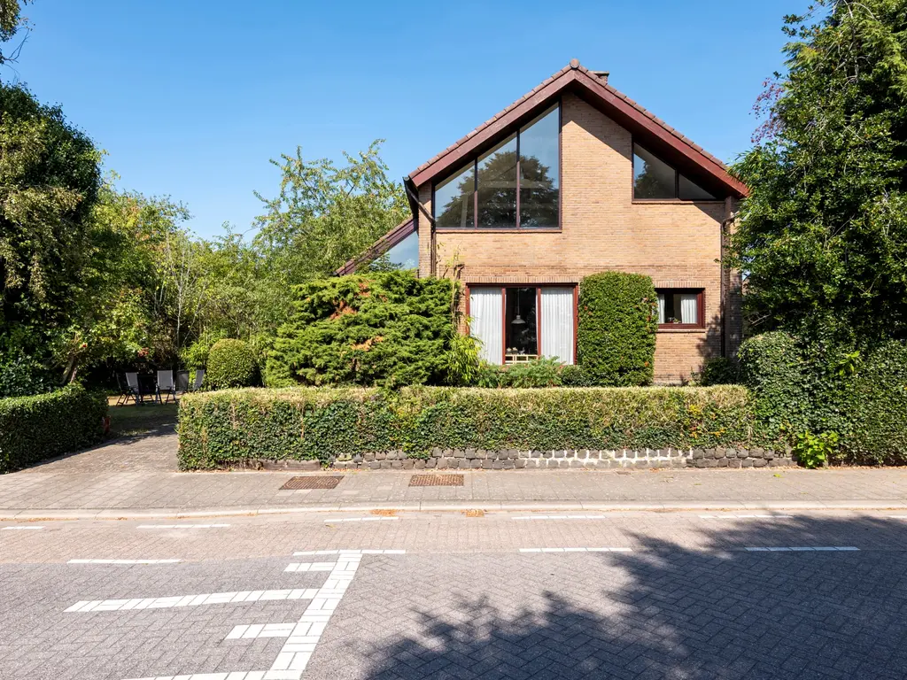 Nieuwe Stationsstraat 61  , Ravels
