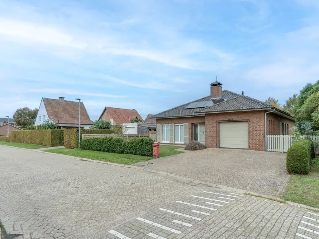 Oosteinde 23  , Ravels