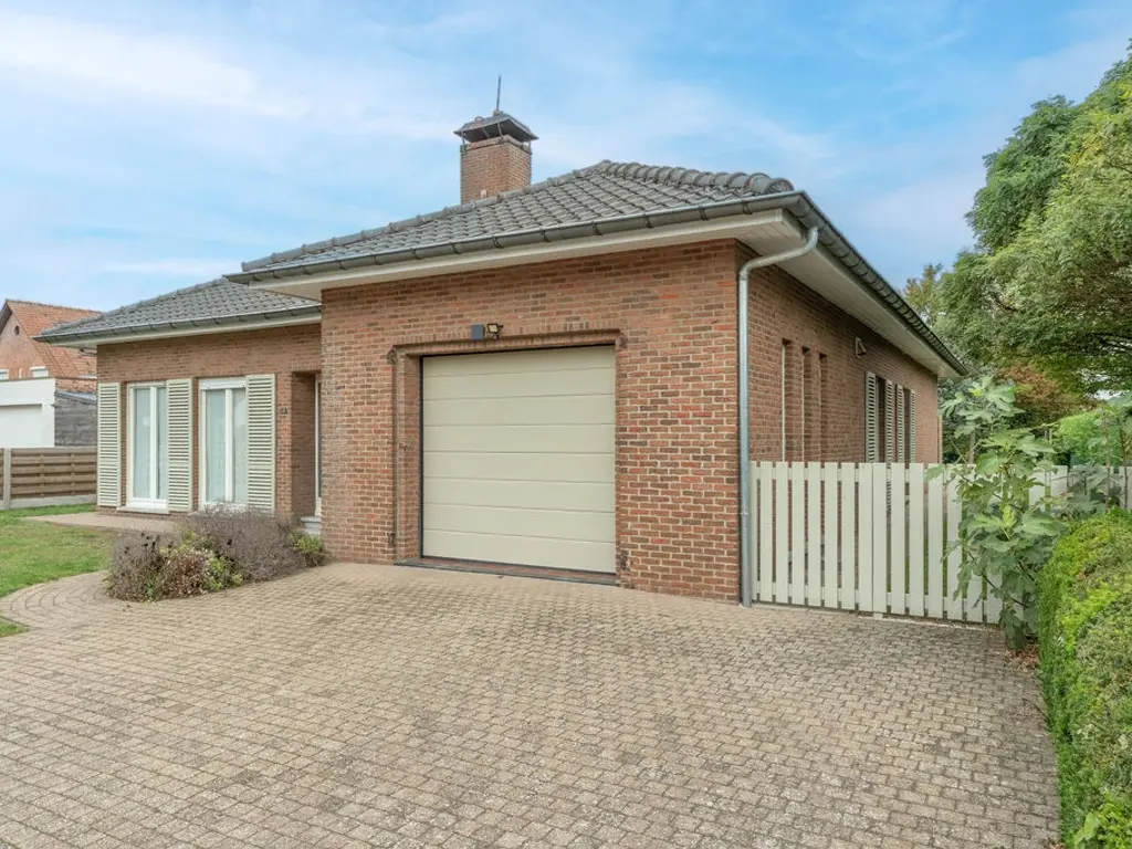 Oosteinde 23  , Ravels