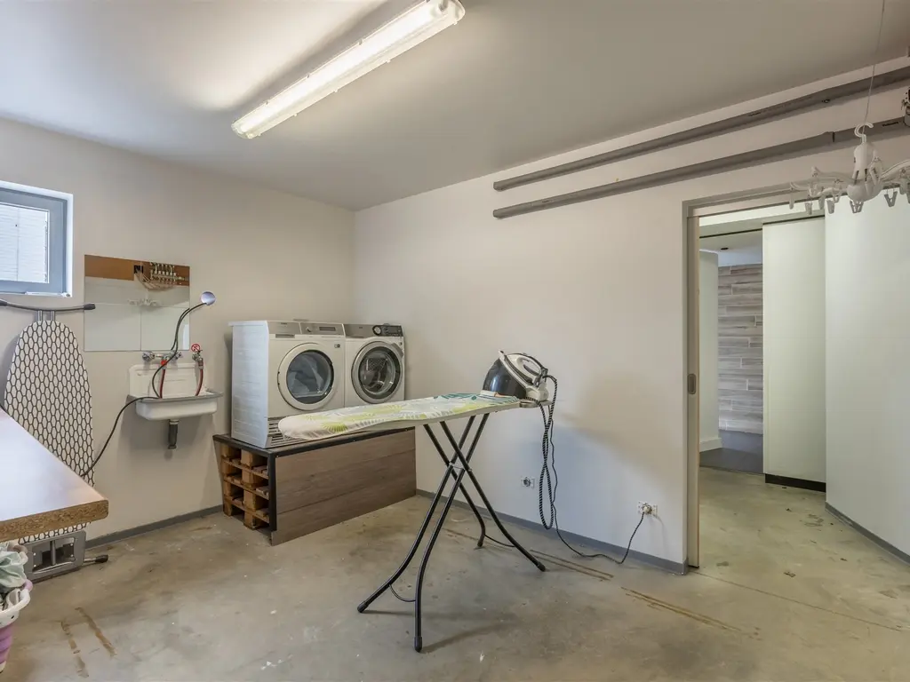 Neeroeterenstraat 93-B  , Maaseik