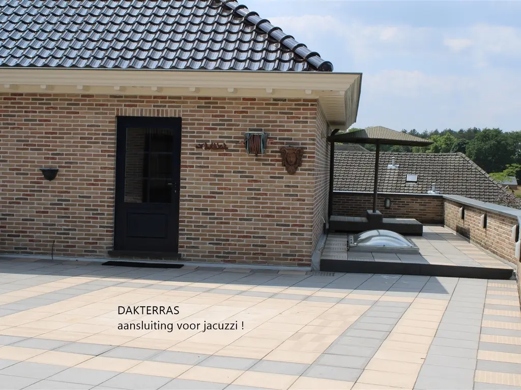 Hondseind 12-D  , Poppel