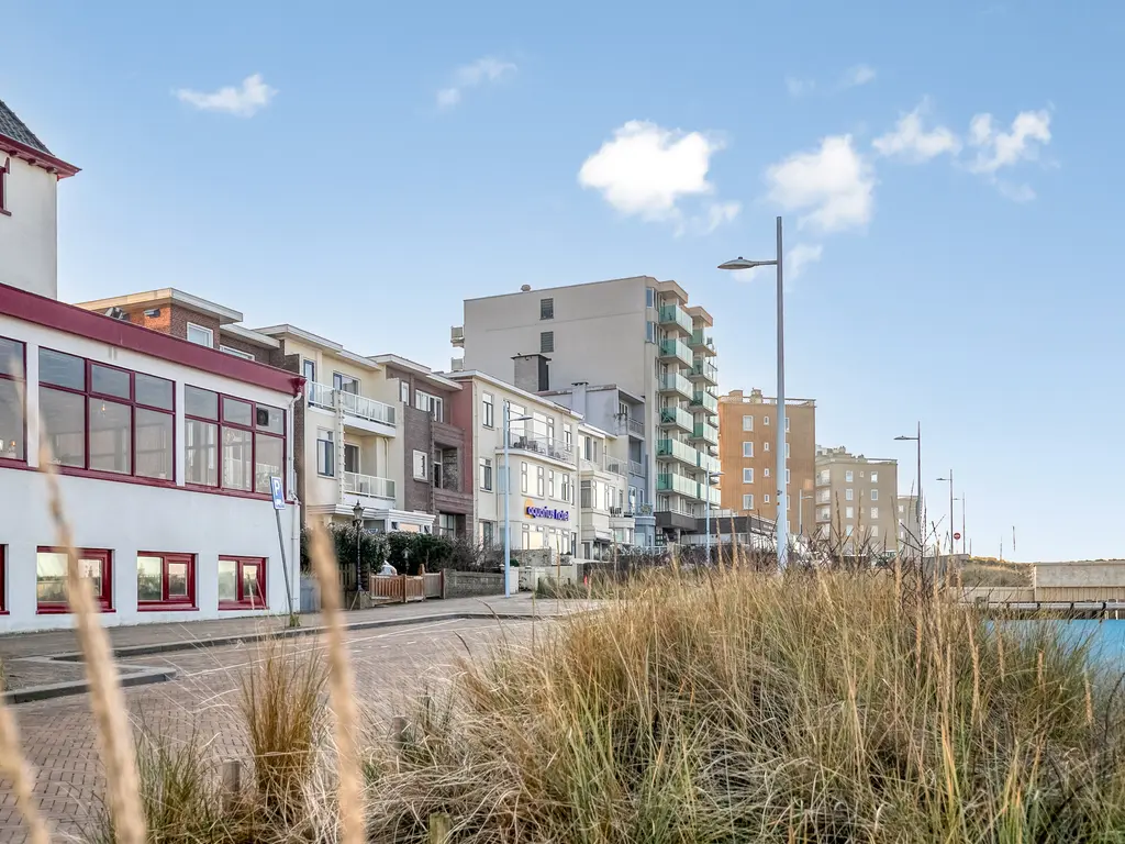 Zeekant 100C, 'S-GRAVENHAGE