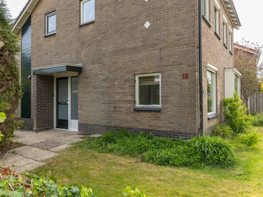 Curaçaostraat 16, WINTERSWIJK