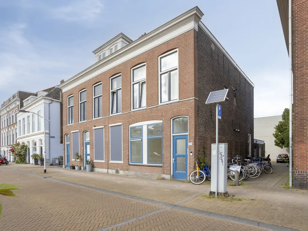 Spoorsingel 38, DELFT