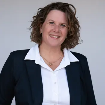 Esther van der Weele