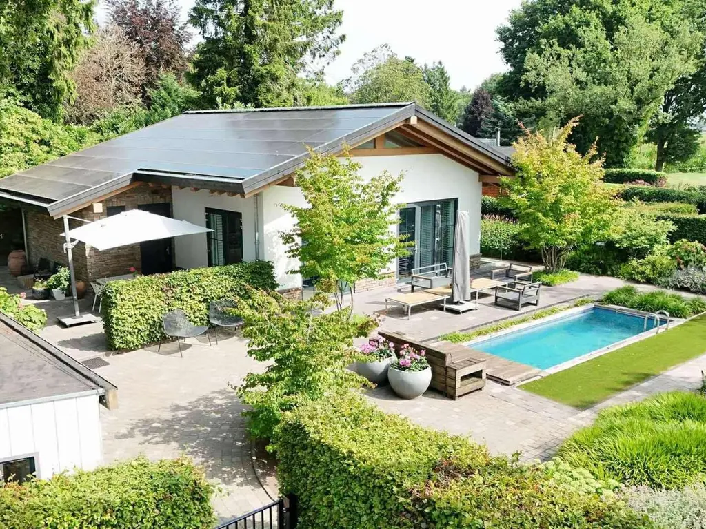 De Stille Wille 316, OOST WEST EN MIDDELBEERS