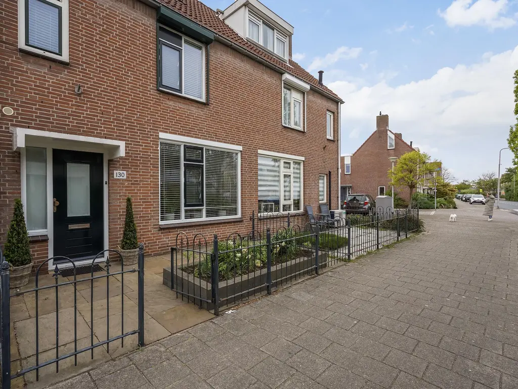 Zandeveltweg 130, 'S-GRAVENZANDE