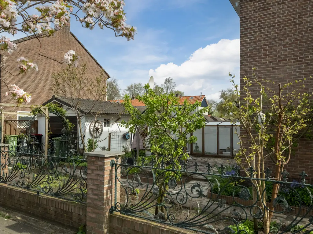Walraven van Hallstraat 11, ZAANDAM
