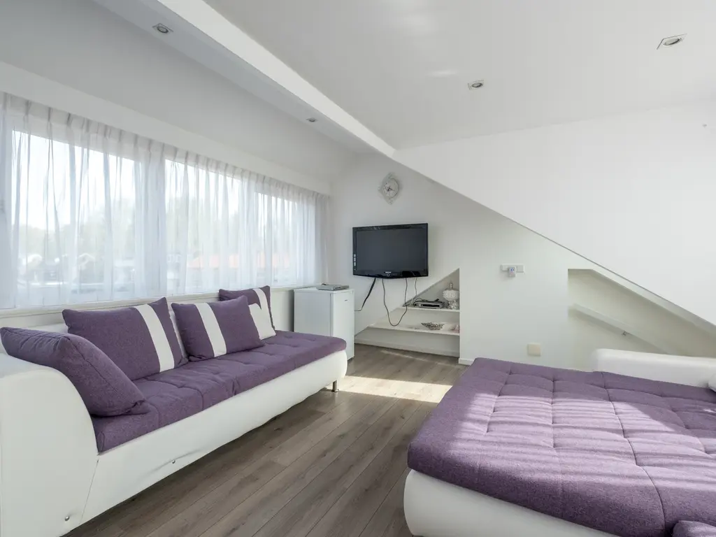 Walraven van Hallstraat 11, ZAANDAM