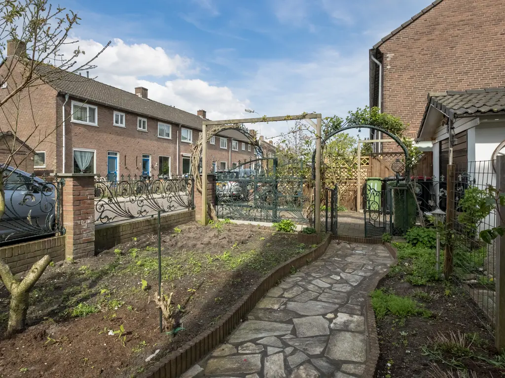 Walraven van Hallstraat 11, ZAANDAM