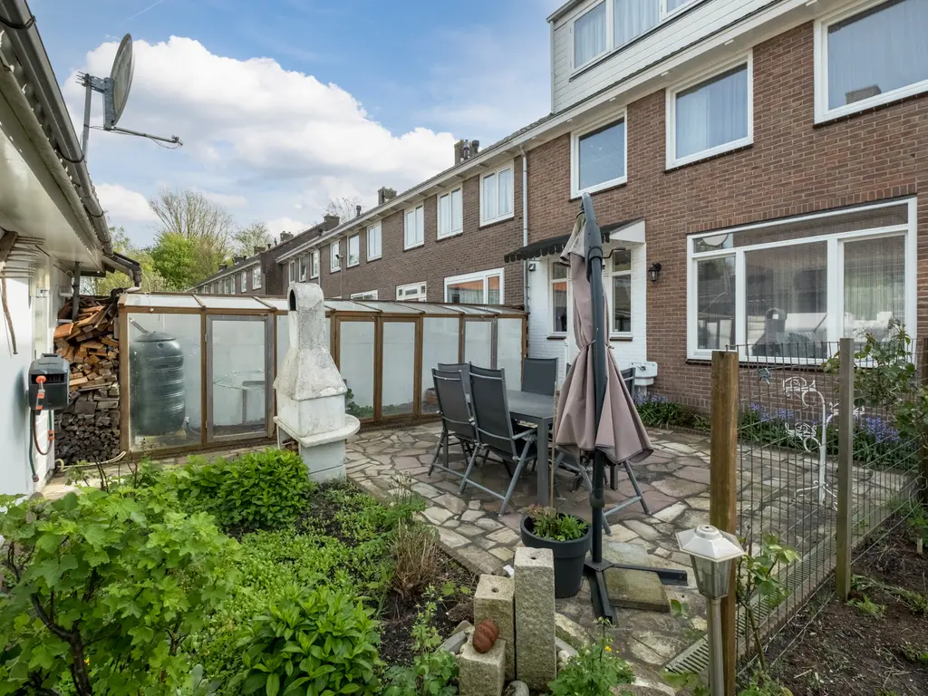 Walraven van Hallstraat 11, ZAANDAM