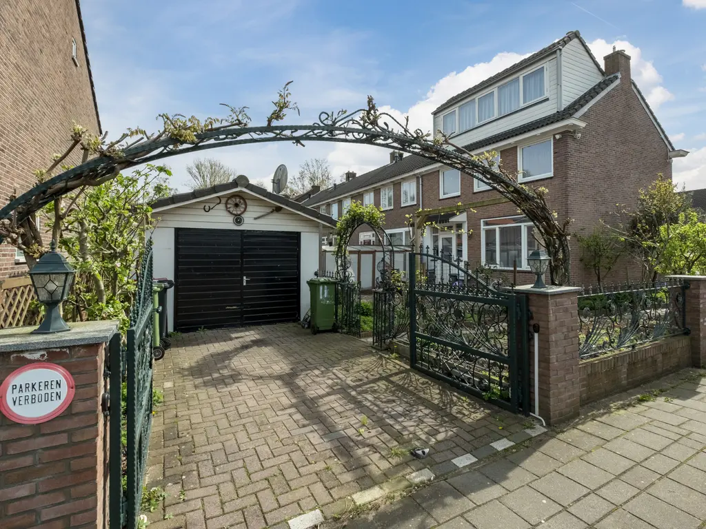Walraven van Hallstraat 11, ZAANDAM