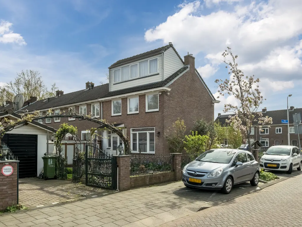 Walraven van Hallstraat 11, ZAANDAM