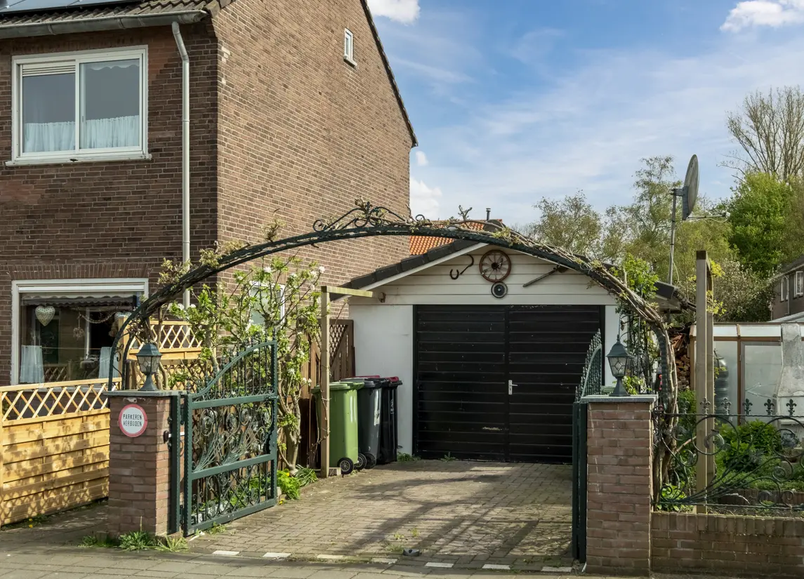 Walraven van Hallstraat 11