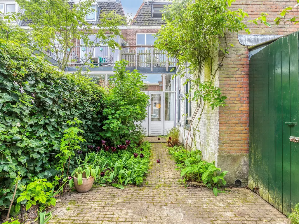 Drie Octoberstraat 19, Leiden