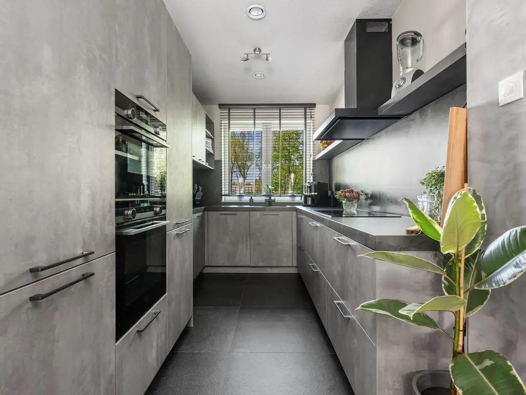 Sven Kramerstraat 98, SCHIEDAM