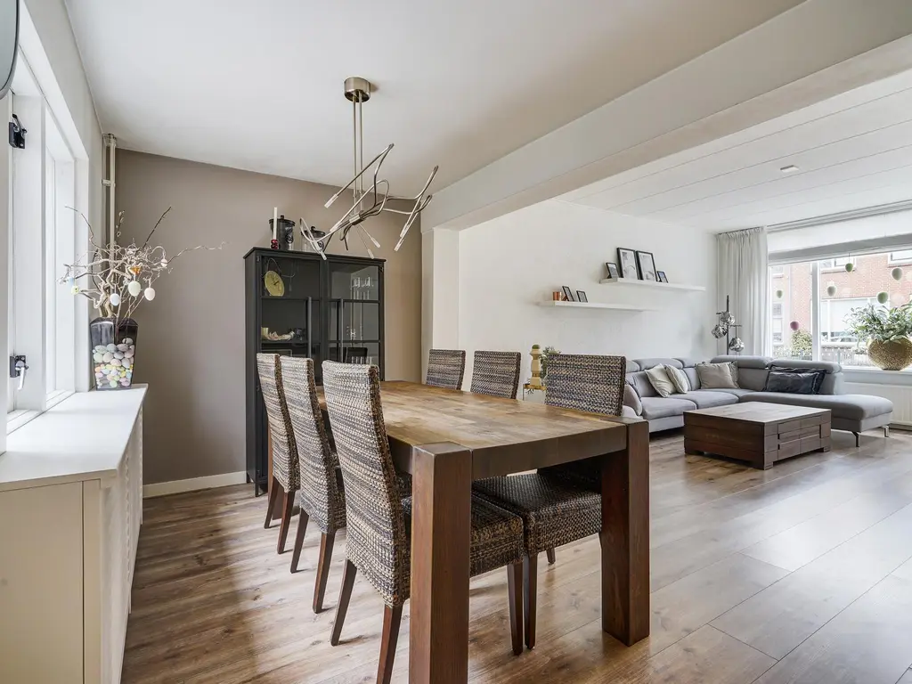 Naaldwijkseweg 156, 'S-GRAVENZANDE