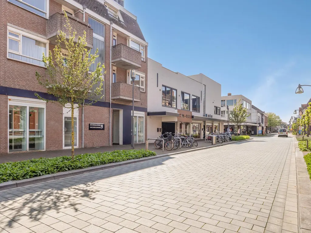 Grotestraat 232, WAALWIJK