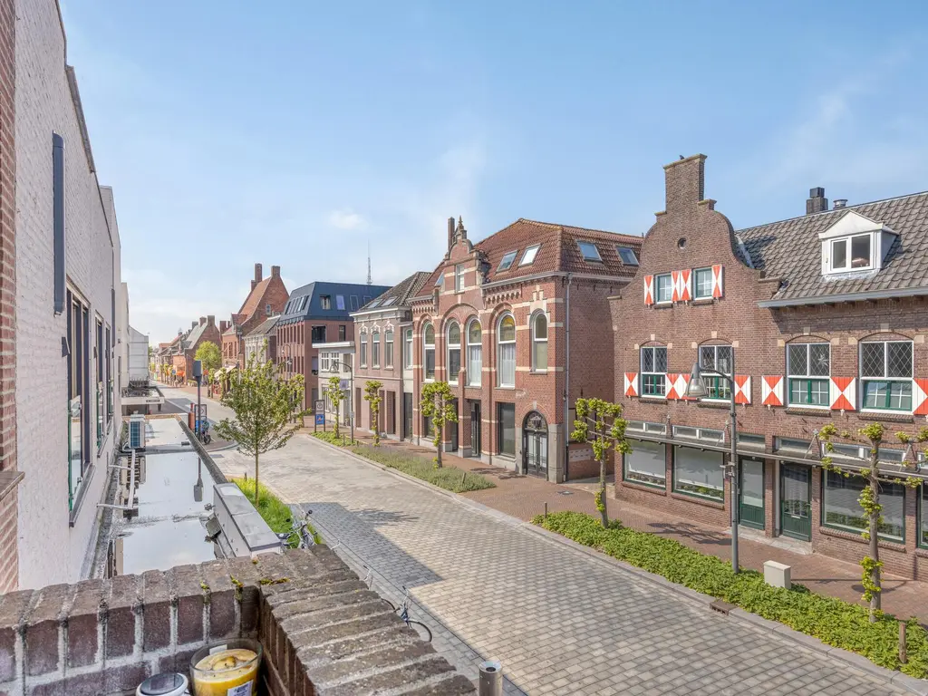 Grotestraat 232, WAALWIJK