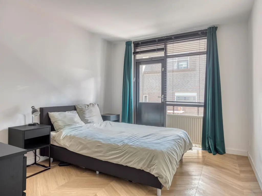 Grotestraat 232, WAALWIJK