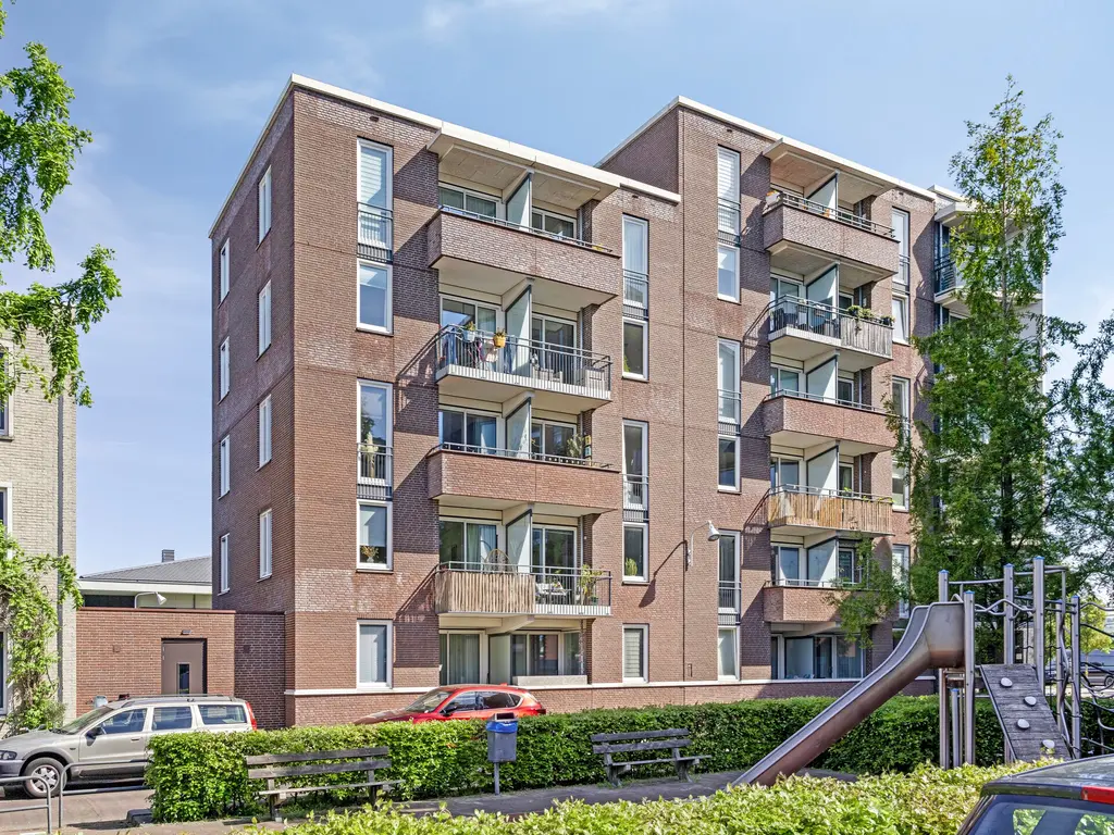 Zilverstein 107, Oegstgeest
