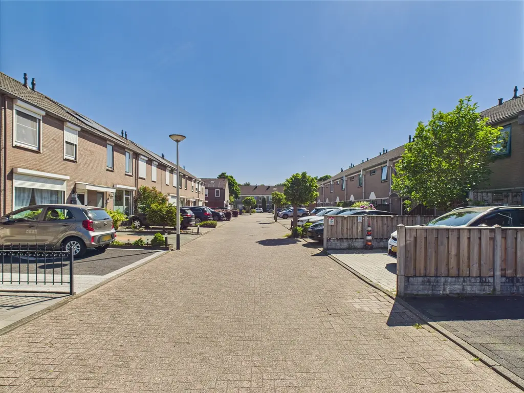 Drakenberg 17, Roosendaal