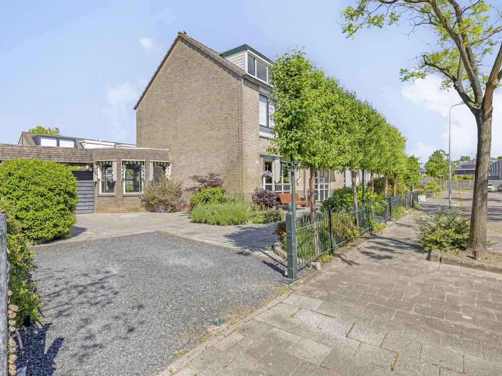 Puccinistraat 15, BARENDRECHT