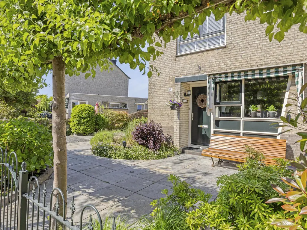 Puccinistraat 15, BARENDRECHT