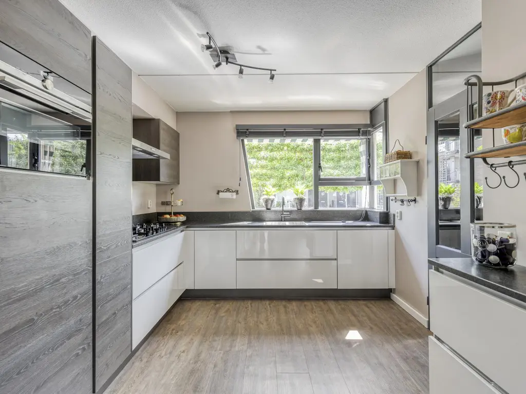 Puccinistraat 15, BARENDRECHT
