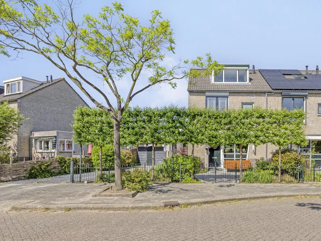 Puccinistraat 15, BARENDRECHT