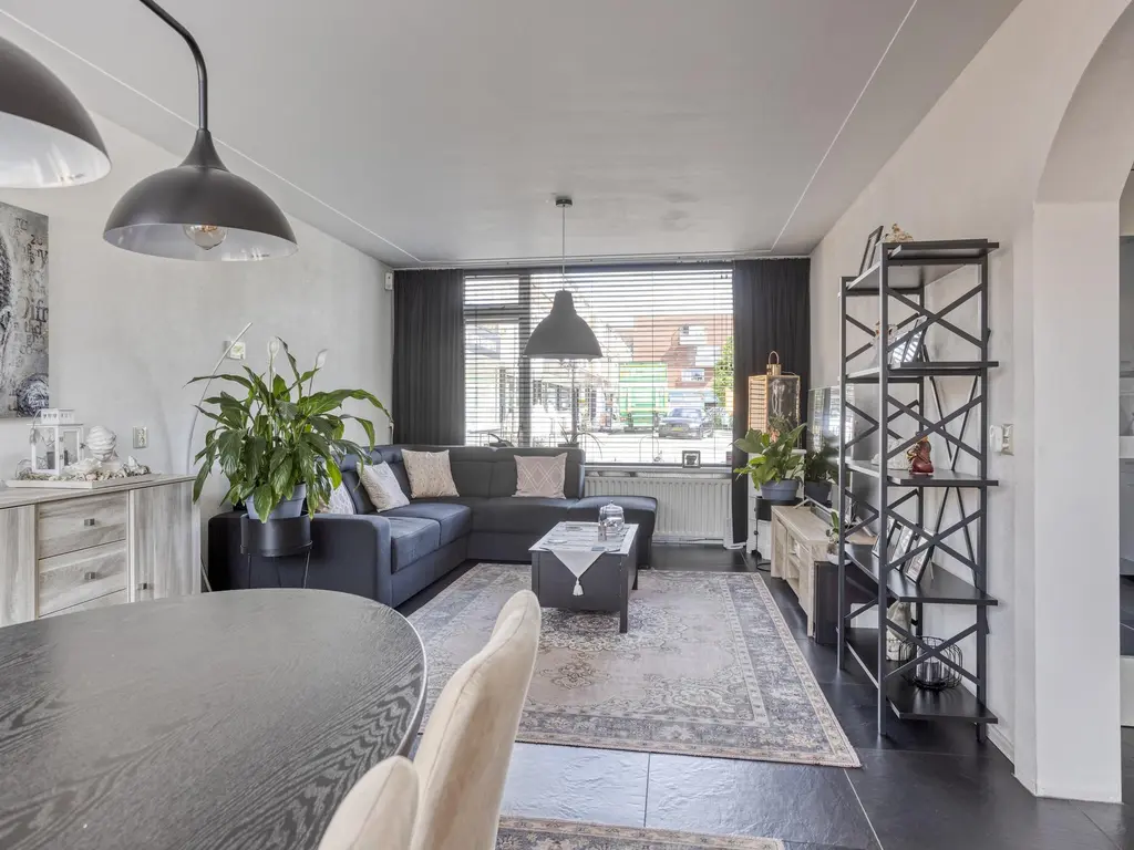 Bloemenoordplein 22, WAALWIJK