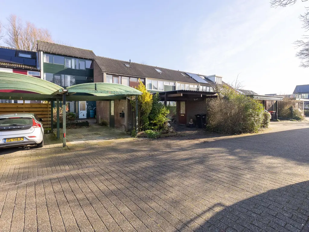 Karos 66, HOORN