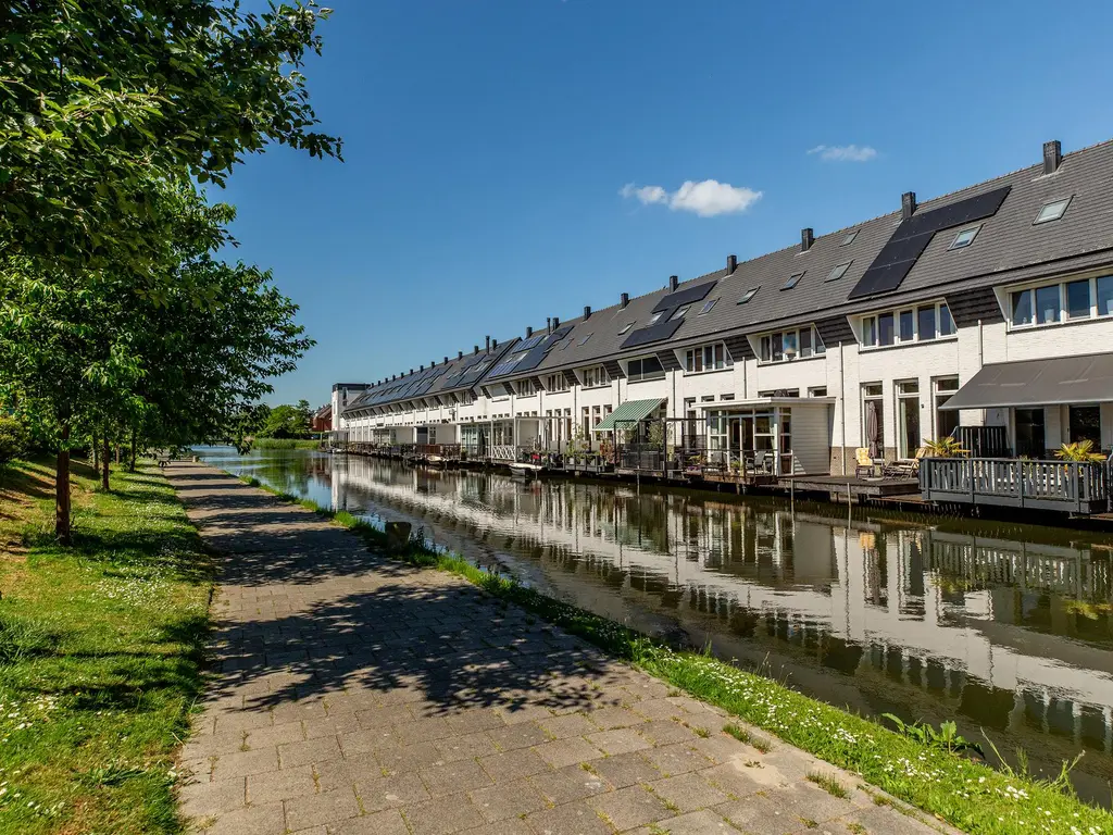 Binnenhof 11, RHOON