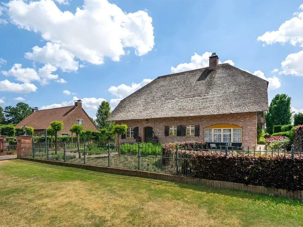 Stationsstraat 38  , Ravels