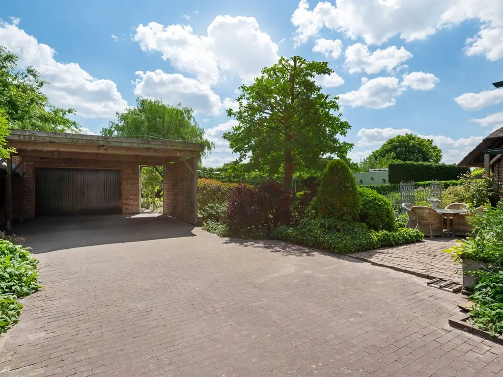 Stationsstraat 38  , Ravels