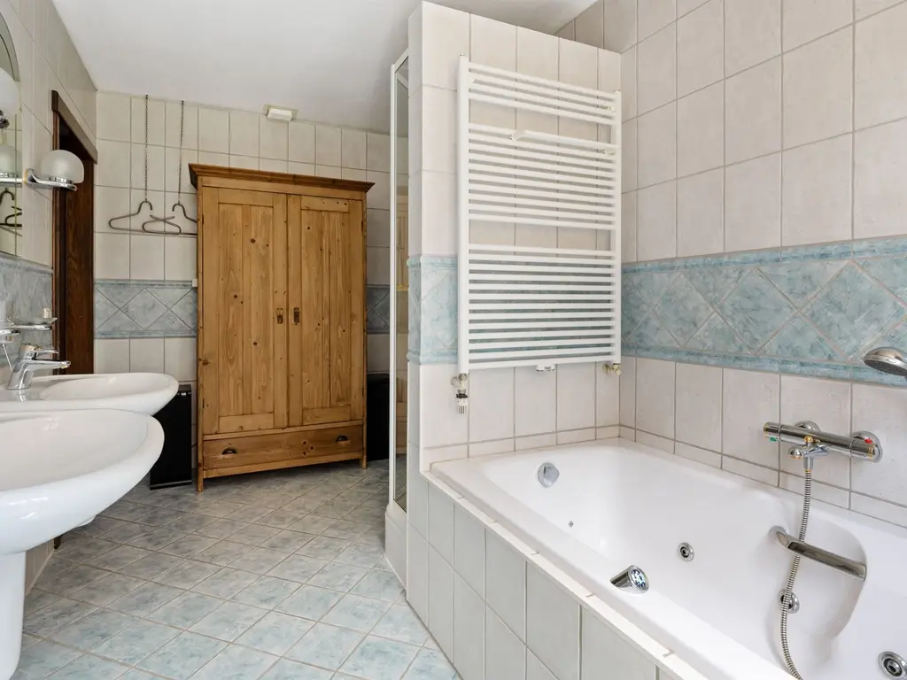 Stationsstraat 38  , Ravels