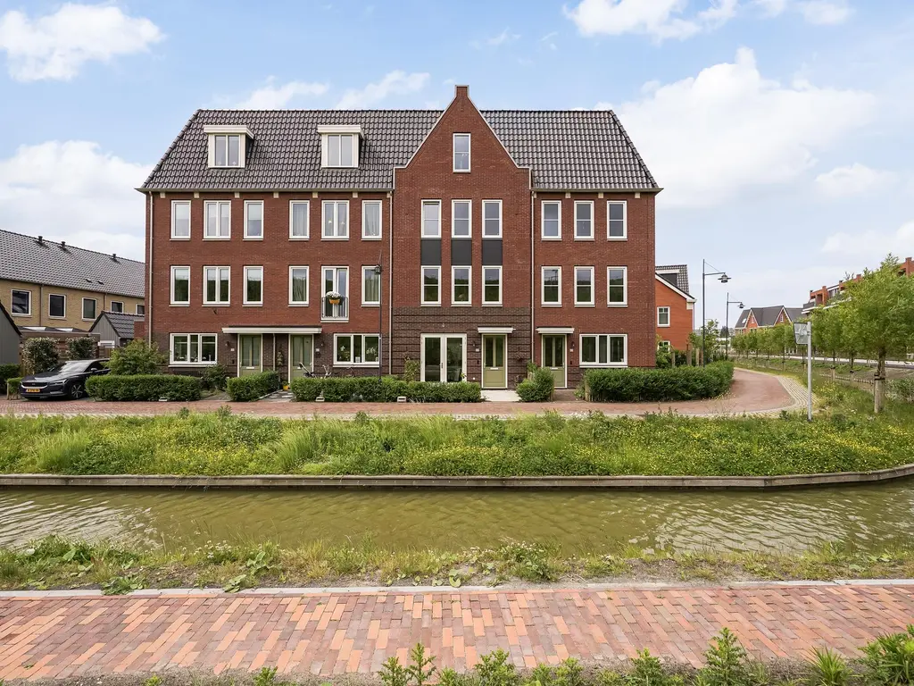 Pluis 16, MAASSLUIS