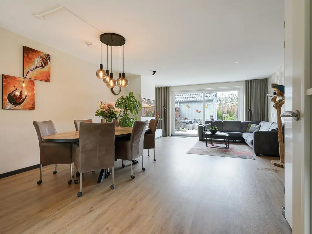 Pluis 16, MAASSLUIS